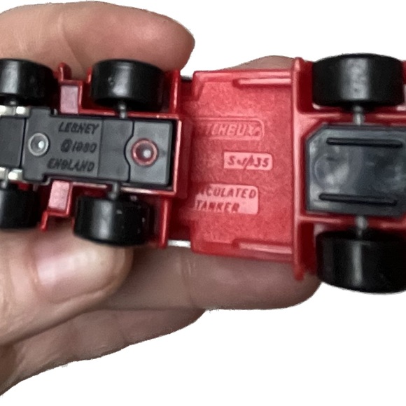 🎈2/$30 - Vtg MATCHBOX Superfast No. 14 “ELF” ARTICULATED TANKER. (c) 1980. - Picture 3 of 3